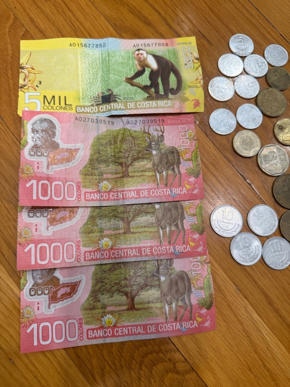 Costa Rican Colones Banknotes - 5000 Yellow & 1000 Pink Notes